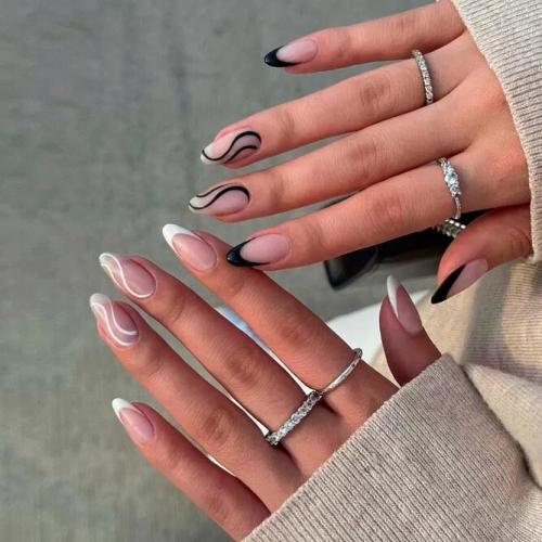 Black-And-White-Nails-1