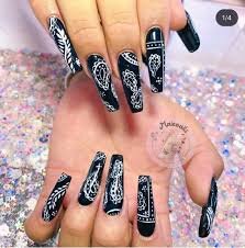 Black-And-White-Nails-10