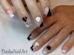 Black-And-White-Nails-11