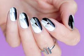 Black-And-White-Nails-12