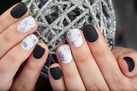 Black-And-White-Nails-13