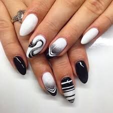 Black-And-White-Nails-15