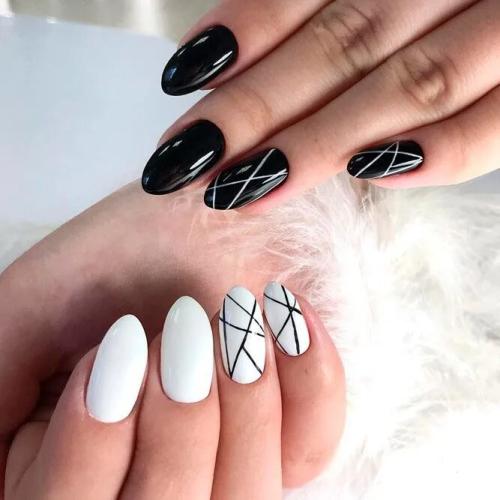 Black-And-White-Nails-4