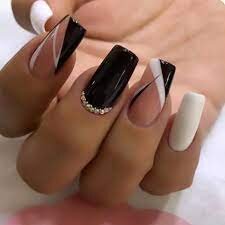 Black-And-White-Nails-7