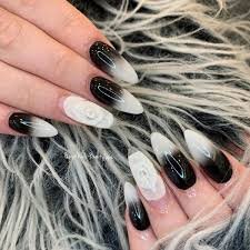 Black-And-White-Nails-8