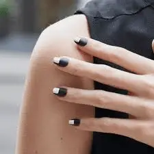 Black-Matte-And-White-Nails-6.jpg