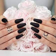 Black-Matte-Coffin-Nails-3