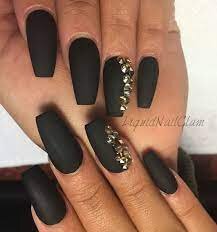 Black-Matte-Coffin-Nails-4