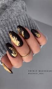 Black-Nail-Manicure-with-Foil-10