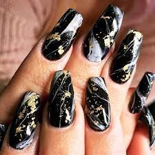 Black-Nail-Manicure-with-Foil-4