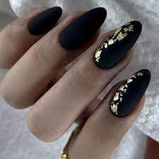 Black-Nail-Manicure-with-Foil-4 (1)