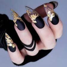 Black-Nail-Manicure-with-Foil-5