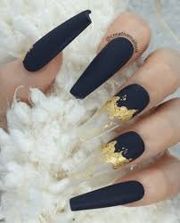 Black-Nail-Manicure-with-Foil-6