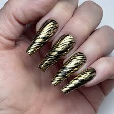 Black-Nail-Manicure-with-Foil-6 (1)