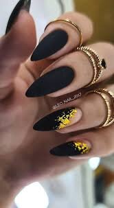 Black-Nail-Manicure-with-Foil-7