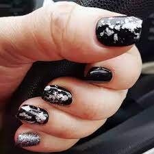 Black-Nail-Manicure-with-Foil-7 (1)