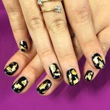 Black-Nail-Manicure-with-Foil-9