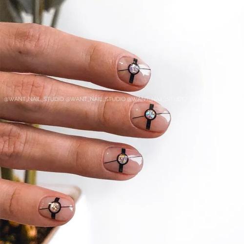 Black-Nail-Polish-and-a-Little-Bit-of-Fantasy-2