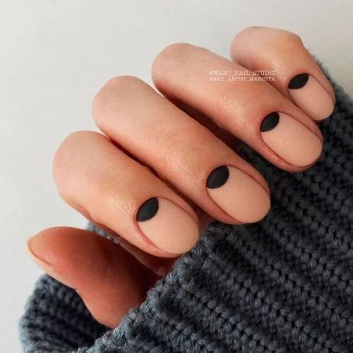 Black-Nail-Polishes-2