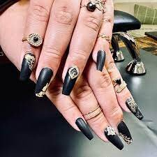 Black-Nail-Polishes-4