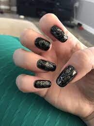 Black-Nails-With-Gold-Stamping-2