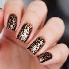 Black-Nails-With-Gold-Stamping-4