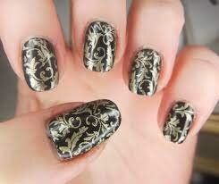 Black-Nails-With-Gold-Stamping-5