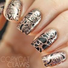 Black-Nails-With-Gold-Stamping-9