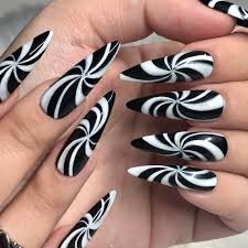 Black-Nails-With-Puzzle-Accent-5 (1)