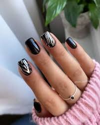 Black-Nails-With-Puzzle-Accent-7