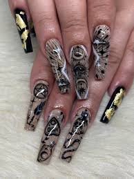 Black-Nails-with-Hot-Animal-Print-10