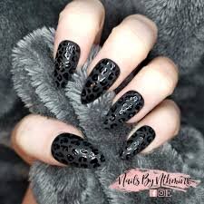 Black-Nails-with-Hot-Animal-Print-10 (1)