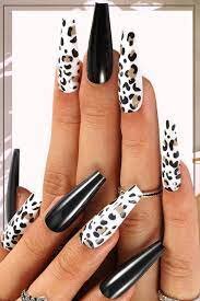 Black-Nails-with-Hot-Animal-Print-4 (1)
