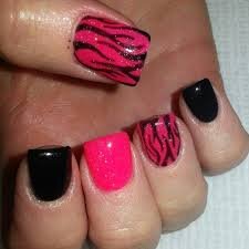Black-Nails-with-Hot-Animal-Print-8 (1)