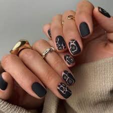 Black-Nails-with-Hot-Animal-Print-9