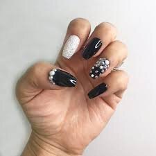 Black-Pearl-Nails-7