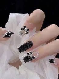 Black-Pearl-Nails-9