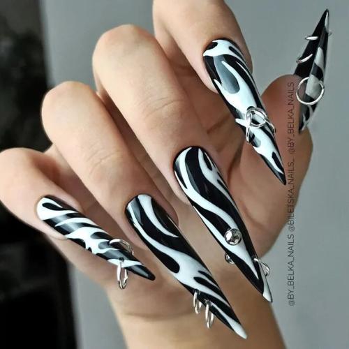 Black-Pointy-Stiletto-Nails-3