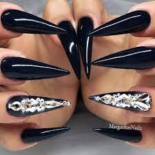 Black-Pointy-Stiletto-Nails-4