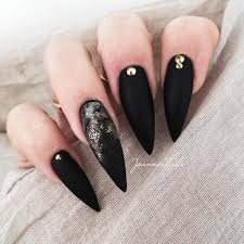 Black-Pointy-Stiletto-Nails-8