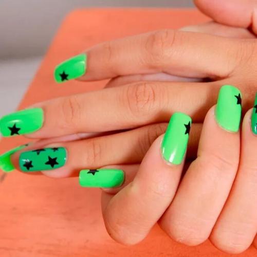 Black-Stars-Nail-Design-1