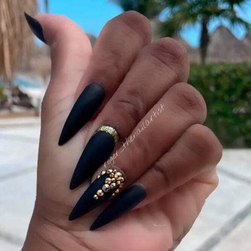 Black-Stiletto-Nail-Designs-With-Rhinestones-2