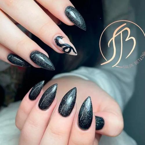 Black-Stiletto-Nails-And-Negative-Space-2