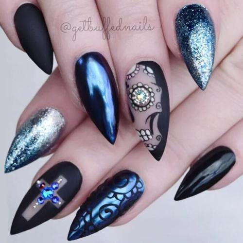 Black-Stiletto-Nails-With-Blue-2