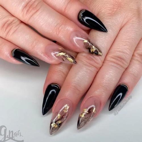 Black-and-Gold-Stiletto-Nails-2
