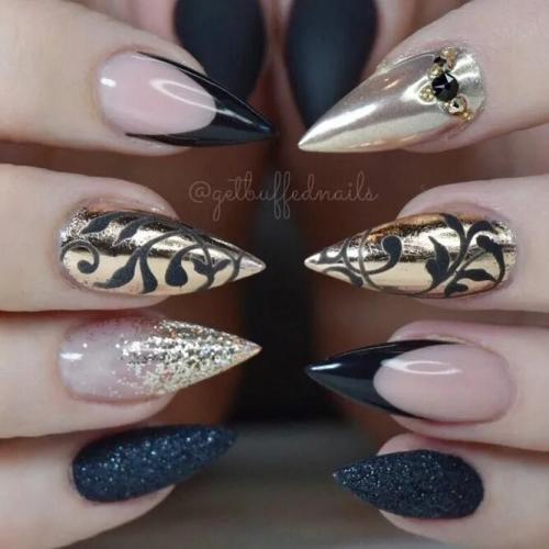 Black-and-Gold-Stiletto-Nails-3