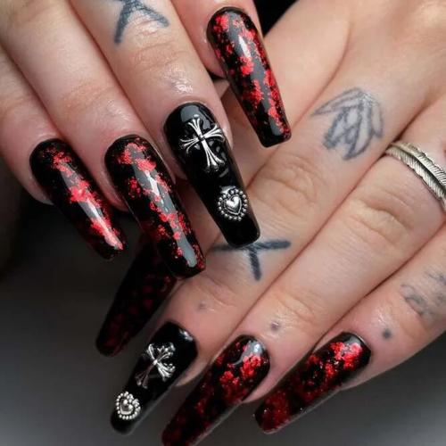 Black-and-Red-Colors-Mix-for-Halloween-Nails-1