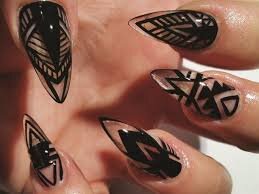 Black-and-Rose-Gold-Tribal-Nails-4