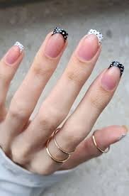 Black-and-White-French-Tip-Nails-9