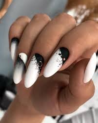 Black-and-White-Long-Nails-7